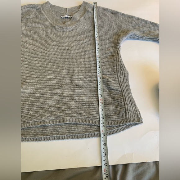 Vince,Traveling  Rib V Neck Sweater in
Heather Steel. Cashmere blend. - Picture 12 of 15